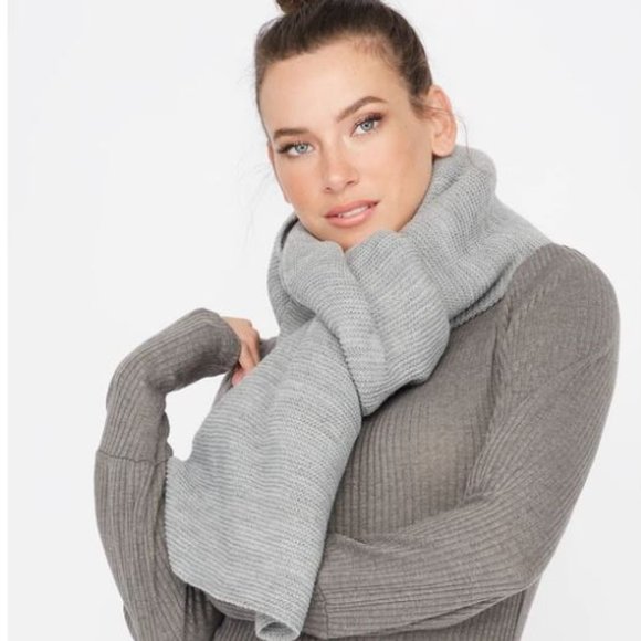 Solid Knit Grey scarf - Picture 1 of 2